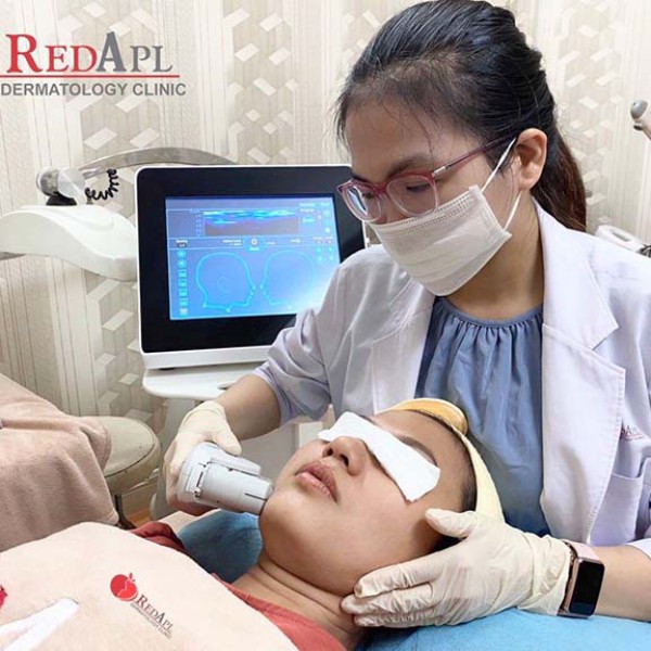 Khám da liễu trị mụn bao nhiêu tiền? Phòng khám Da liễu Táo Đỏ