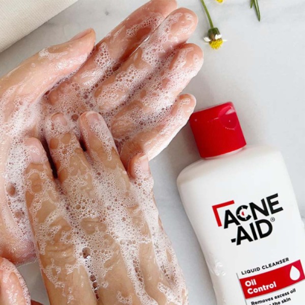 Sữa rửa mặt Acne-Aid có tốt không? Review sửa rửa mặt cho da dầu mụn