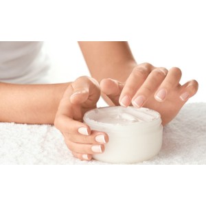 Bác sĩ Chuyên Khoa 2 Da Liễu giải đáp câu hỏi liên quan đến việc điều trị mụn trứng cá.