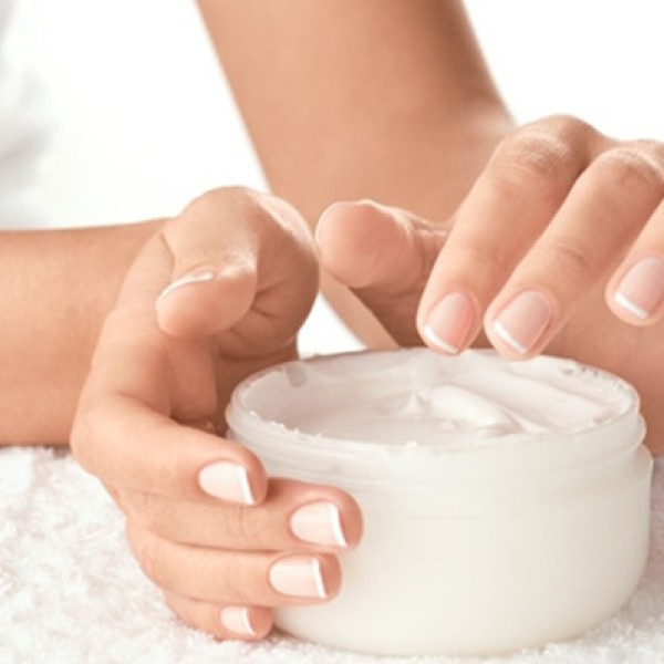 Bác sĩ Chuyên Khoa 2 Da Liễu giải đáp câu hỏi liên quan đến việc điều trị mụn trứng cá.